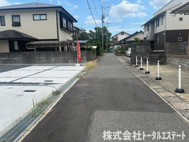 綾羅木本町5丁目新築一戸建（4号棟）の前面道路含む現地写真