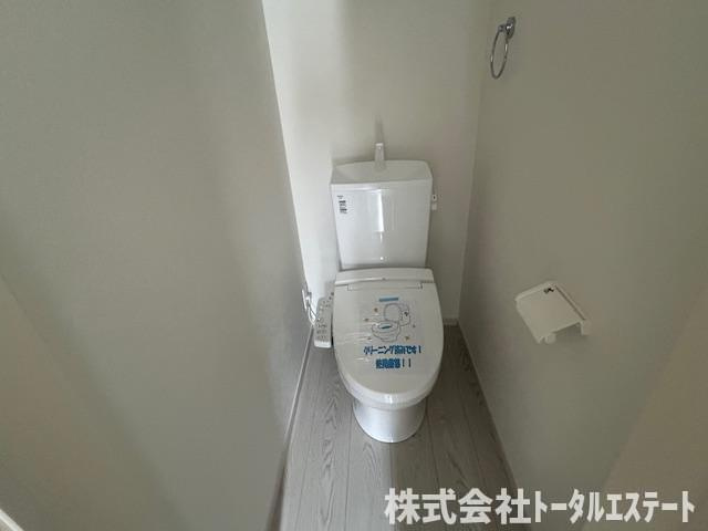 綾羅木本町5丁目新築一戸建（4号棟）のトイレ