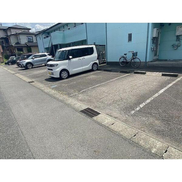エブリワン西棟　　刈谷市近郊の賃貸はクラスホームの駐車場