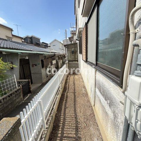 香里ケ丘戸建てのエントランス