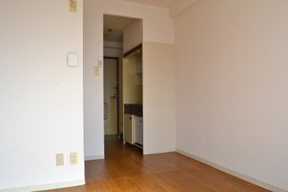 パシフィック新今宮の居間・リビング|パシフィック新今宮　洋室