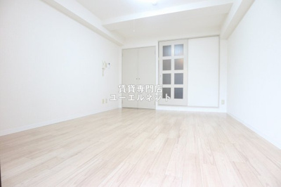 【寝室】 | ラファイン江坂 | 明るく開放感のある居室で、自分だけのくつろぎ空間を。