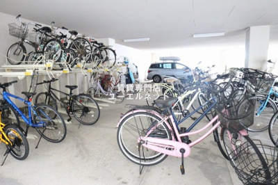 【その他共用部分】 | ラファイン江坂 | 自転車通勤にも便利な駐輪場付き♪