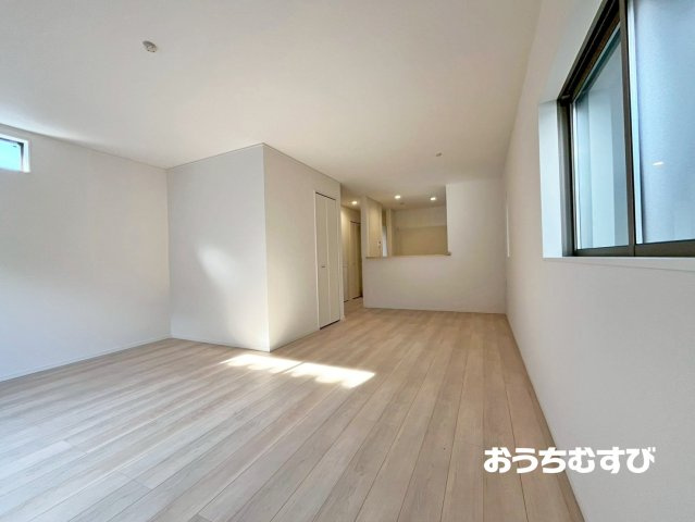 名東区神月町（全3棟）の居間・リビング