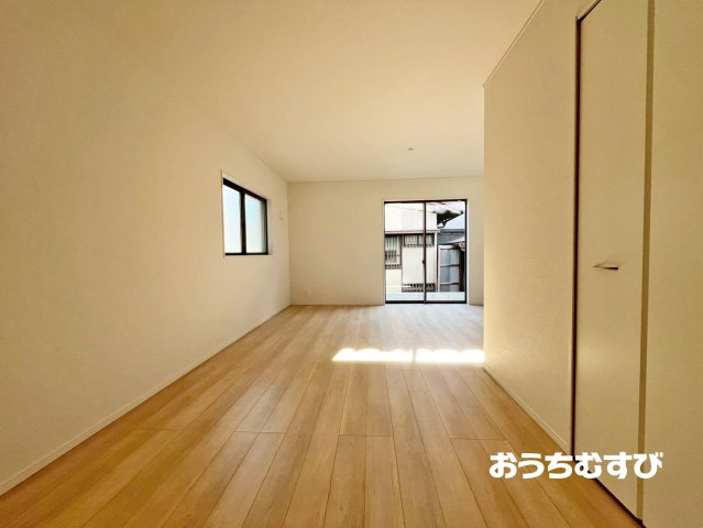 名東区神月町（全3棟）の居間・リビング