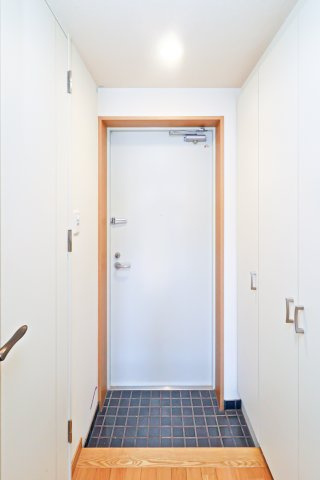 サヴォイテンジンスクワイヤー　4階の玄関|別号室のものです。現状優先になります。