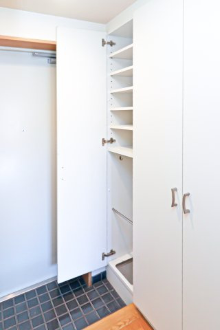 サヴォイテンジンスクワイヤー　4階の収納|別号室のものです。現状優先になります。