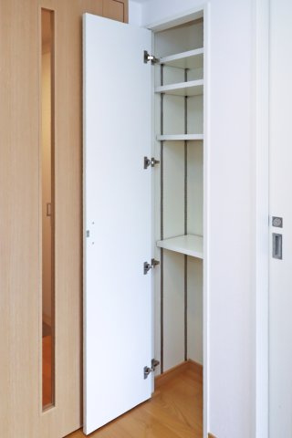 サヴォイテンジンスクワイヤー　4階の収納|別号室のものです。現状優先になります。