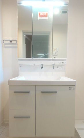 ユテライズ根岸の独立洗面台