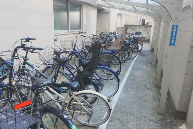 ユテライズ根岸の駐輪場