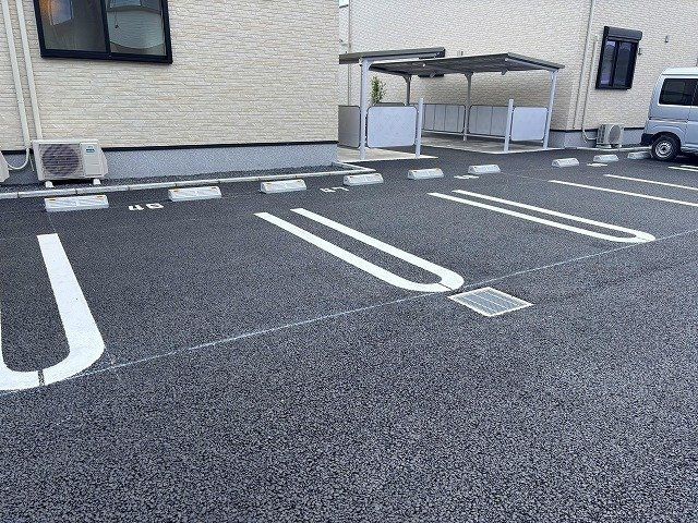 クルールＤの駐車場