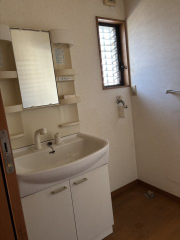 西宮市名塩二丁目　中古戸建の独立洗面台|独立洗面化粧台付き