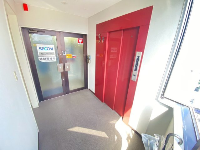 エイトビルの駐車場