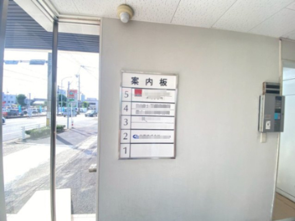 エイトビルの駐車場