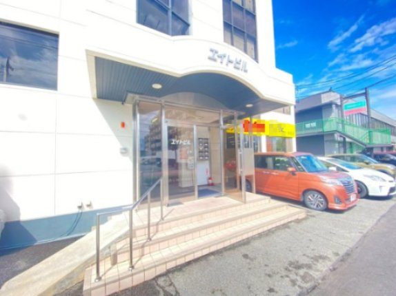 エイトビルの駐車場