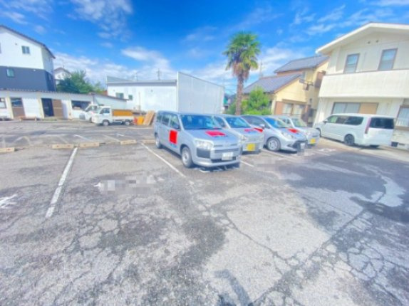 エイトビルの外観