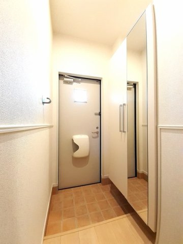 グッドライフ瀬戸Ａの玄関