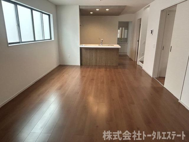 綾羅木本町5丁目新築一戸建（1号棟）の居間・リビング