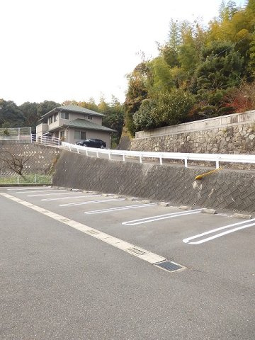 ソレイユ２番館の駐車場