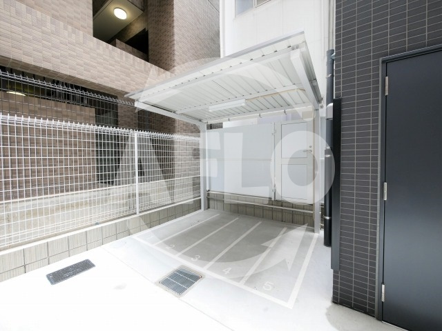 ラ・フォルム天満橋EASTの駐車場|ラ・フォルム天満橋EAST　バイク置場