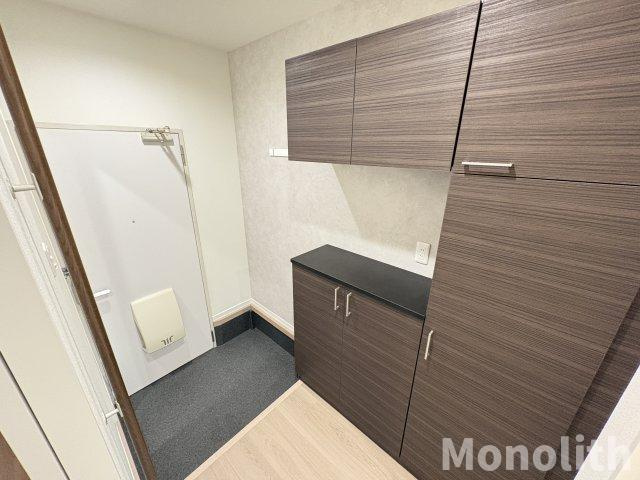 フラワーハイツの玄関