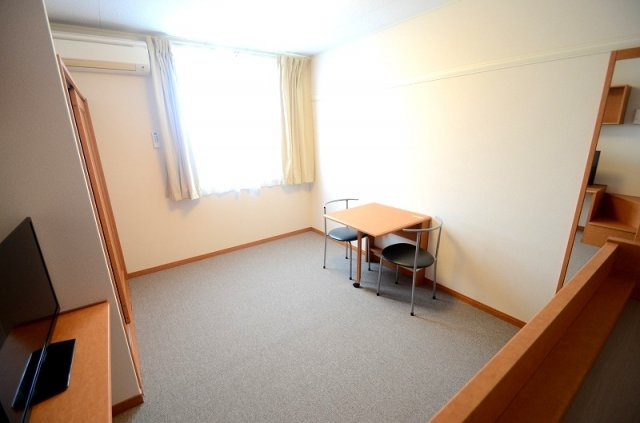 レオパレスパイン滝の下の居間・リビング|備品や設備仕様は号室等により異なります現地をご確認下さい。