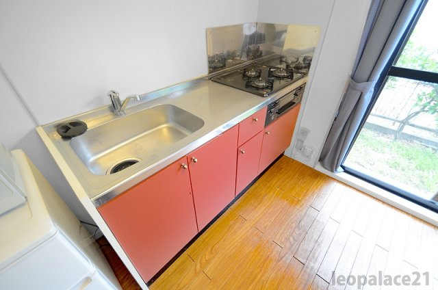 レオパレスＤＡＣＨＩＫＡのキッチン|備品や設備仕様は号室等により異なります現地をご確認下さい。