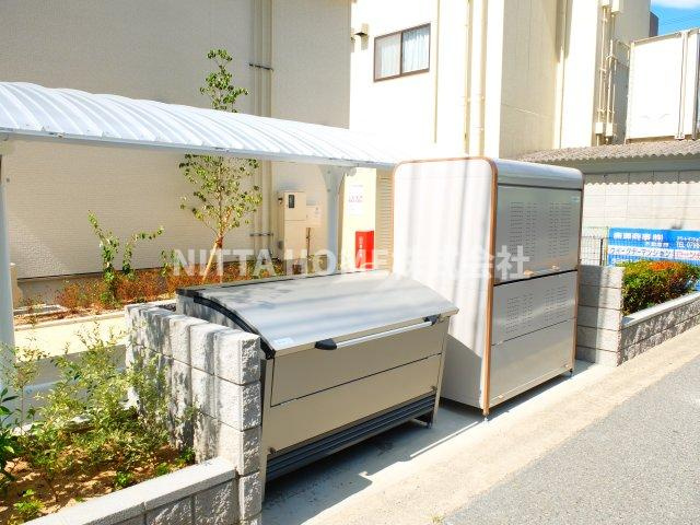 Ｃａｓａ美輪Ⅰのエントランス|敷地内ごみ捨て場もあり◆