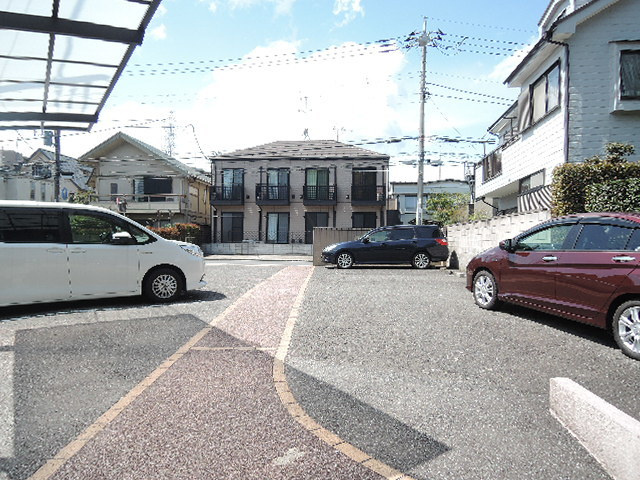 メゾン　ラフィーヌの駐車場|駐車場スペース