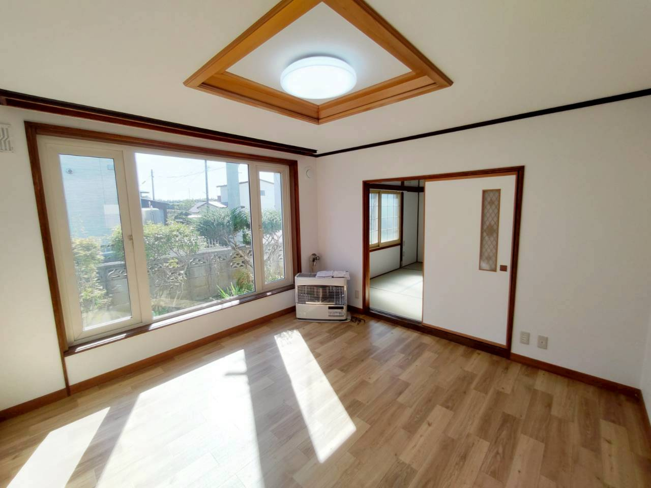 春採2丁目【100坪超え角地！】リフォーム済中古住宅の居間・リビング