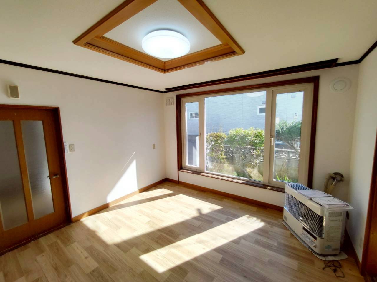 春採2丁目【100坪超え角地！】リフォーム済中古住宅の居間・リビング