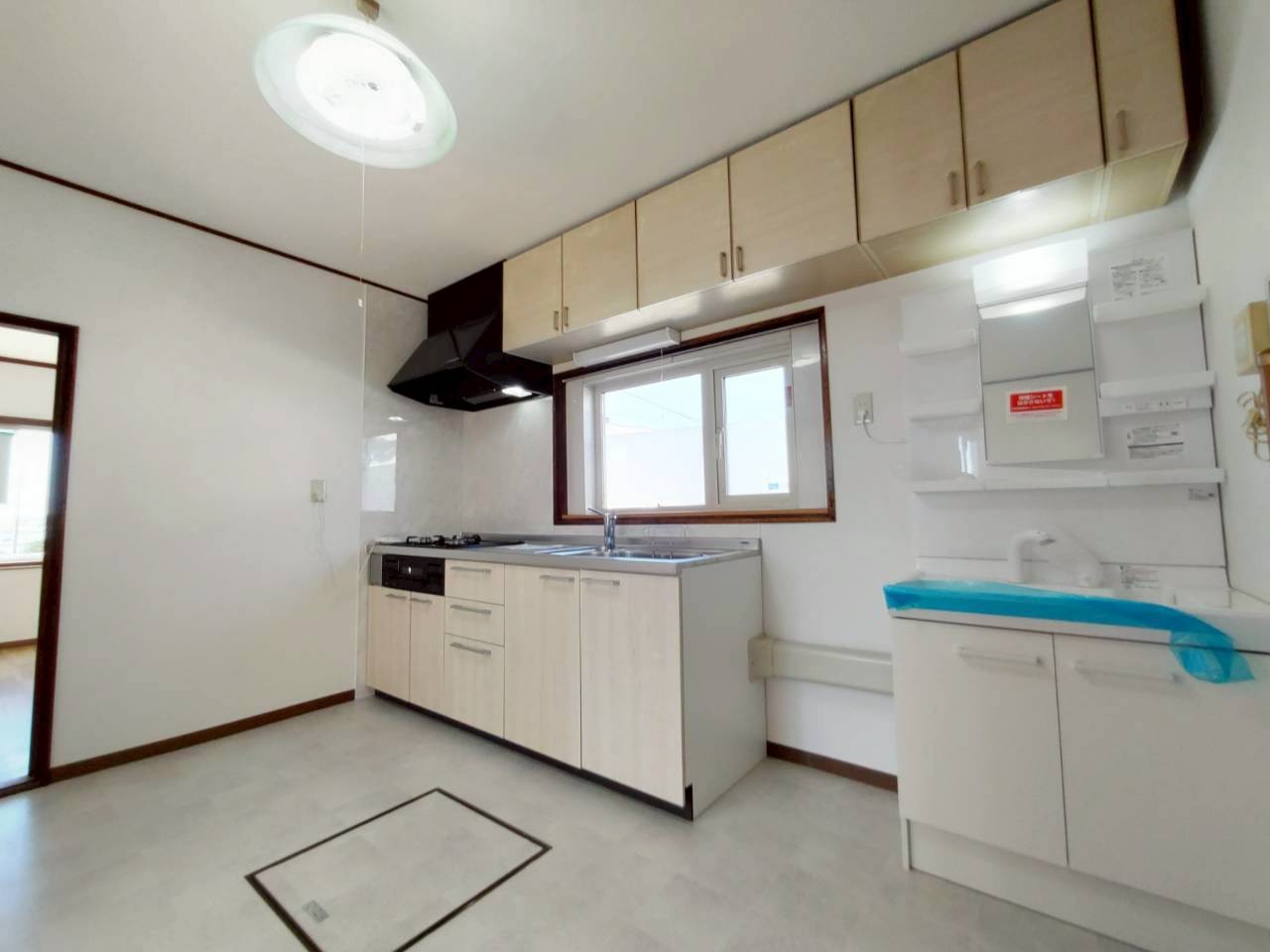 春採2丁目【100坪超え角地！】リフォーム済中古住宅のキッチン