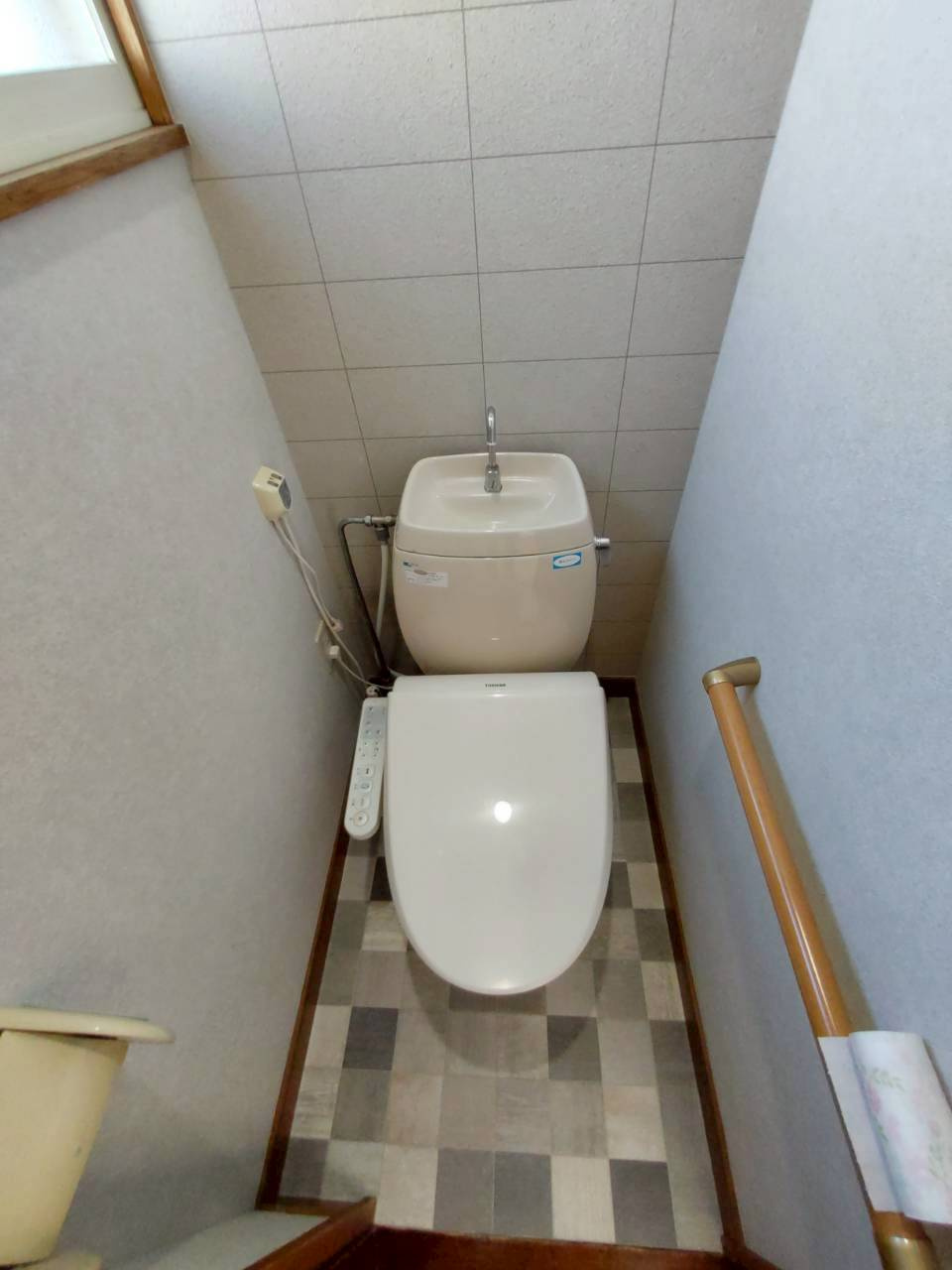 春採2丁目【100坪超え角地！】リフォーム済中古住宅のトイレ