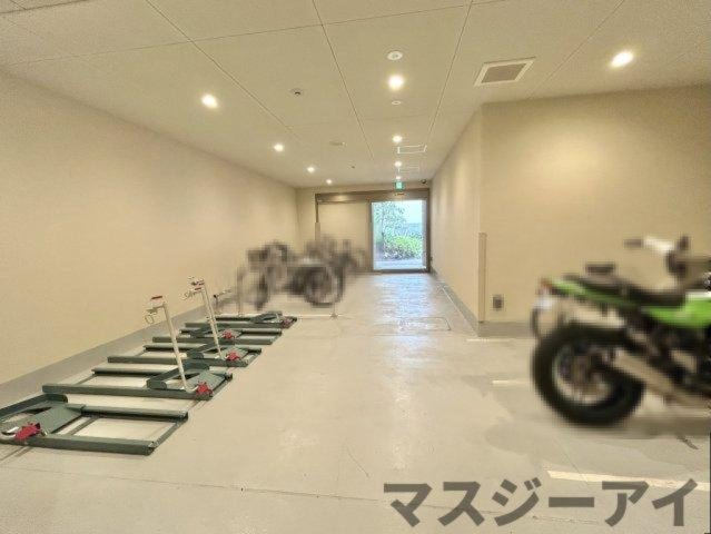 Dimus北浜の駐車場