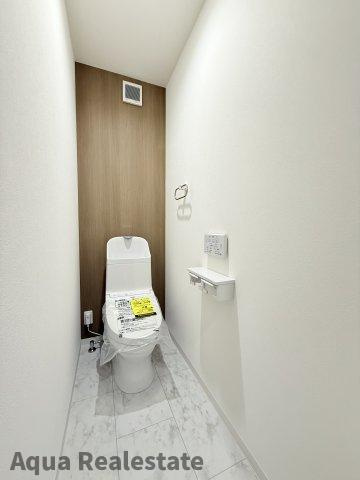 丸亀市土器町西４丁目の新築一戸建のトイレ