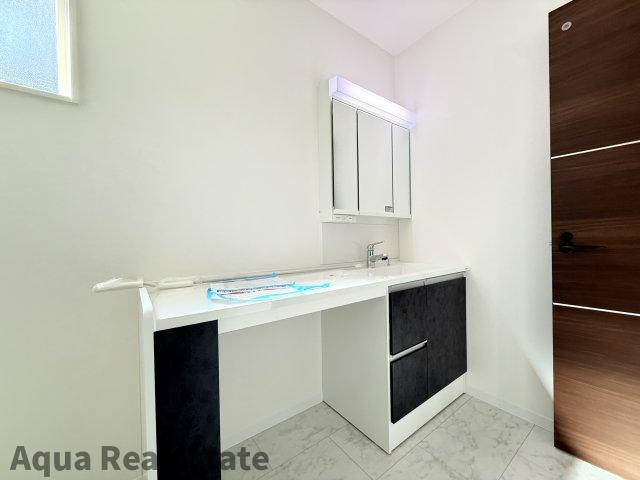 丸亀市土器町西４丁目の新築一戸建の独立洗面台