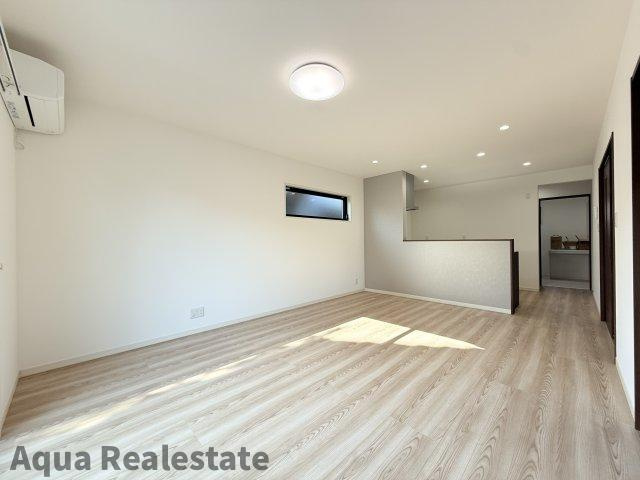 丸亀市土器町西４丁目の新築一戸建の居間・リビング