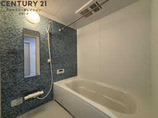 浴室乾燥、追い焚き機能付き　足を伸ばして入浴できます！