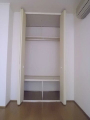 シティハイム　本郷台Ａの収納|天井までの高さと奥行きのある収納