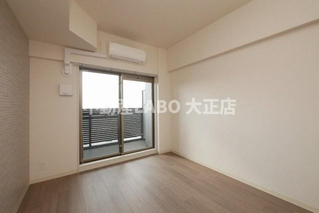 プレサンス大国町ラヴェニールの居間・リビング