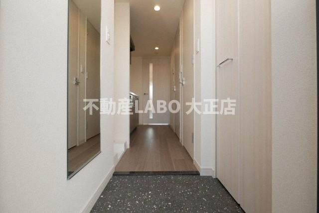 プレサンス大国町ラヴェニールの玄関