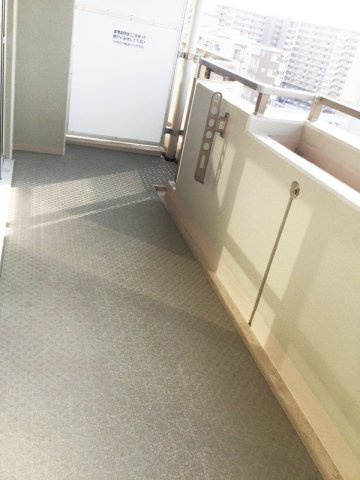 大阪市此花区高見１丁目の賃貸マンションのバルコニー