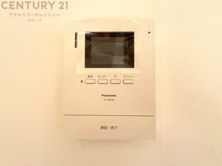 訪問者が来たときにテレビ画面で確認できるため、安心してドアを開けられます。録画機能があるものもあり、留守中に来訪者を記録しておくことができます。利便性が高く、セキュリティ面でも安心です。
