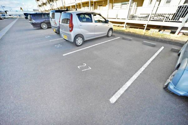 ビレッジハウス下島2号棟の駐車場|駐車場があります