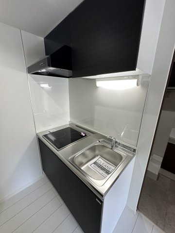 ベイハウス金沢文庫のキッチン|２口ＩＨヒーターで料理する方も満足♪キッチン収納スペースも豊富です★