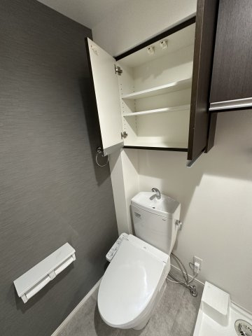 ベイハウス金沢文庫のトイレ|温水洗浄便座付き＆便利な収納付きです♪