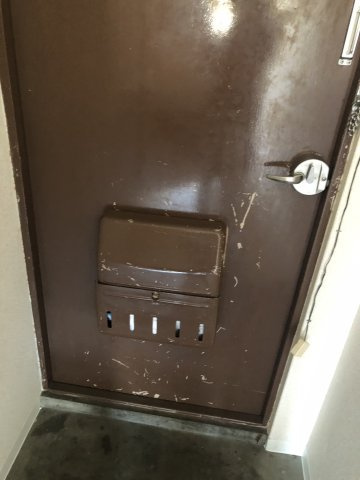 石原マンション（三山）の玄関|収納もある玄関です