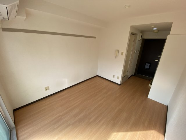 ポートハイム三春台の寝室|広くて明るい寝室