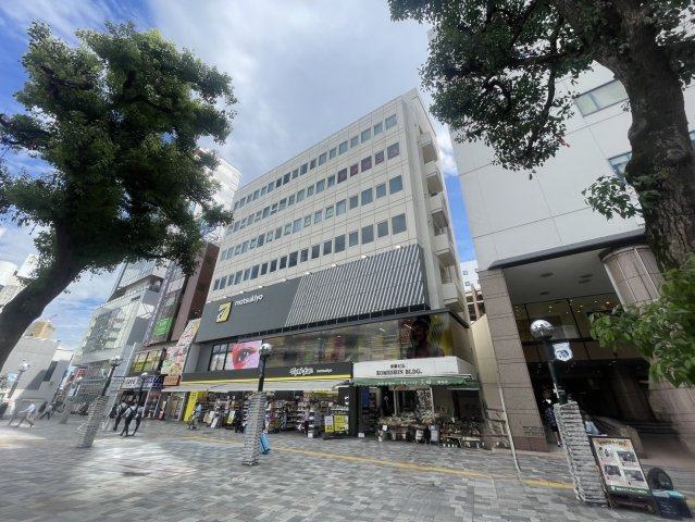 米新ビルの外観