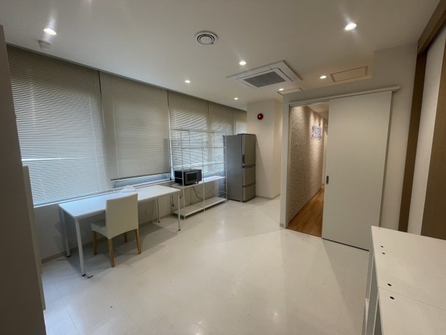 米新ビルの内装|受付スペース裏